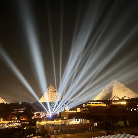 Dood Pyramids Hotel